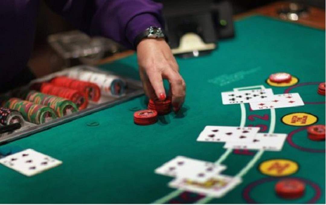 Poker là game bài nổi tiếng tại Crown Casino Chrey Thom